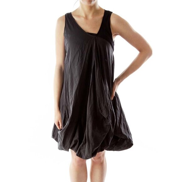 izzue Dresses & Skirts - izzue Black V-Neck Puffy Day Dress